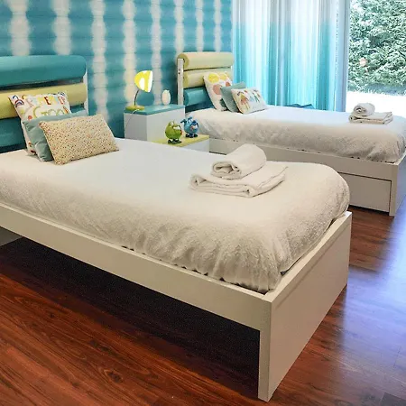 Aroeira Sleeps 8 Pool Wifi Villa *